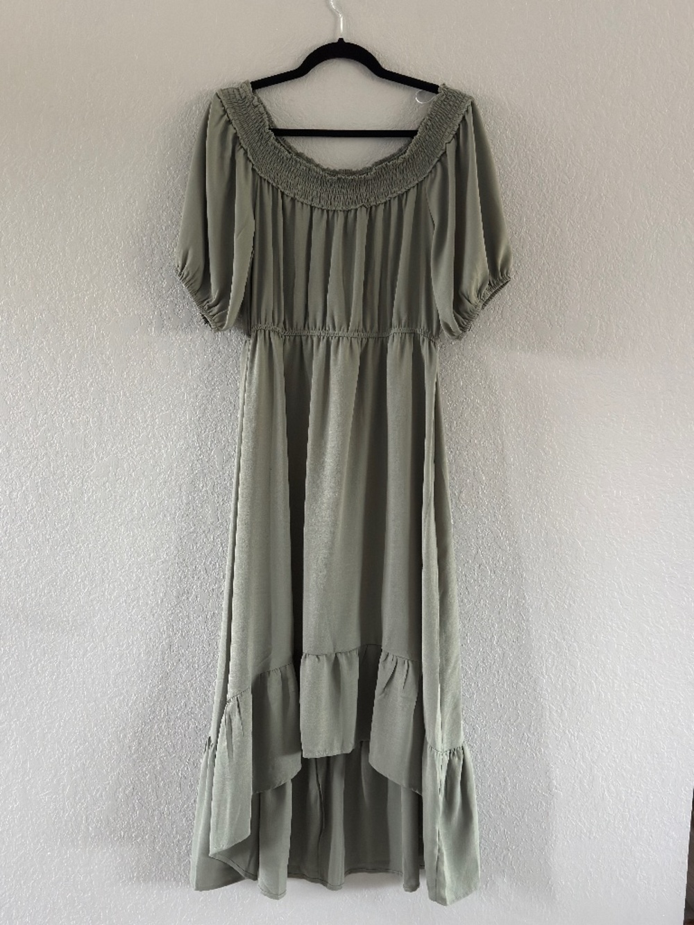 Superfoxx Hi Lo midi Pheasant off shoulder dress sage green size L